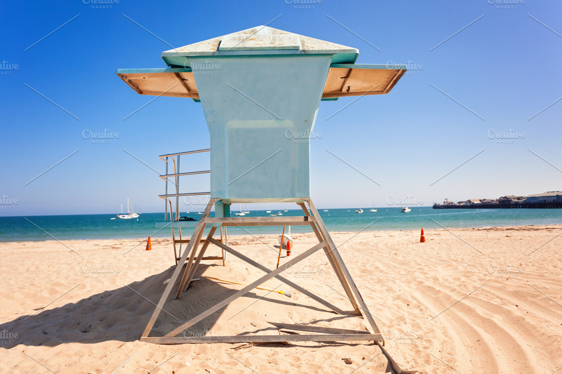Lifeguard cabin on empty beach of Santa Monica, a Nature Photo by Dolce Vita