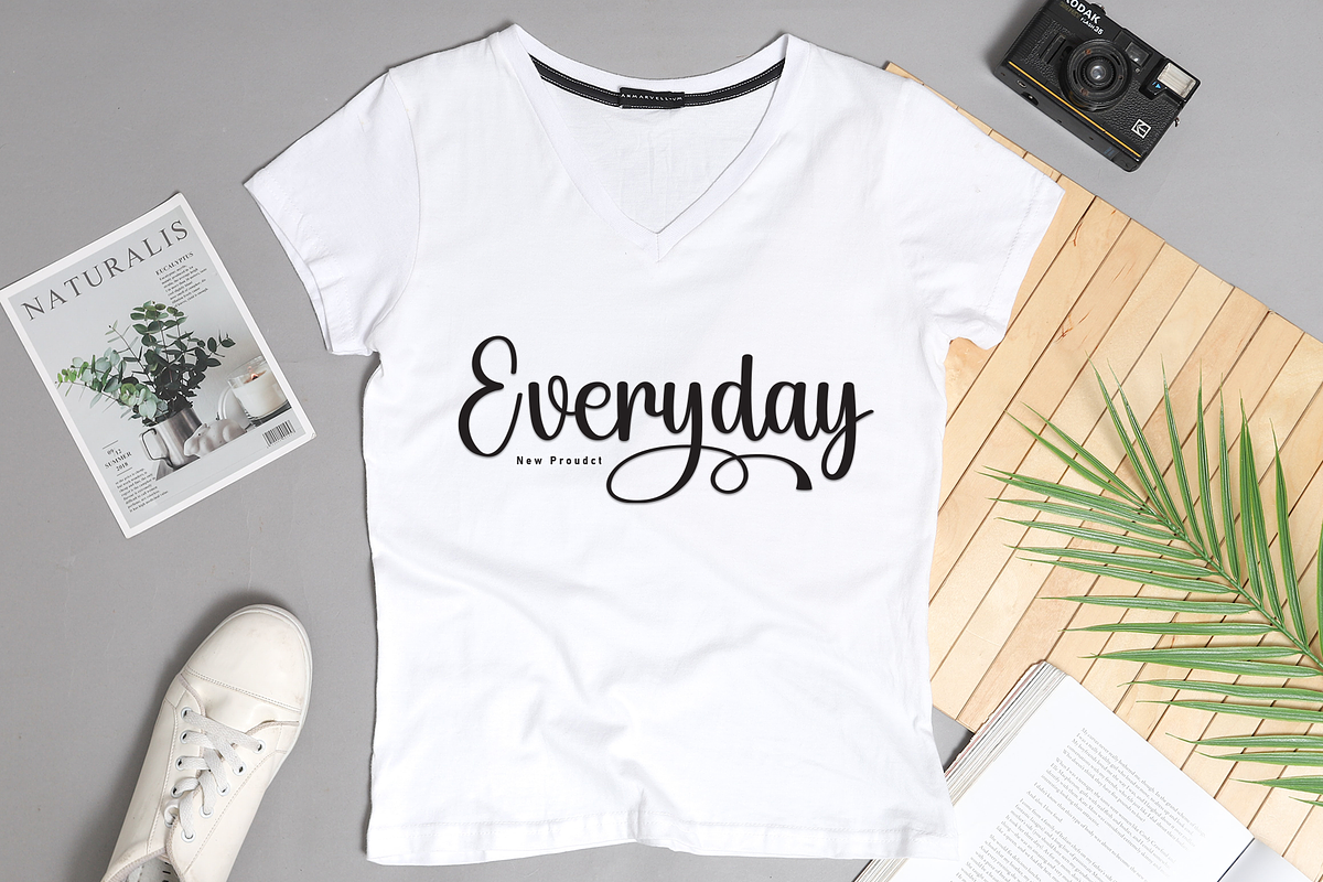 Bigdey | Script Font, a Handwritten Font by Scratchones (Photo 4 of 9)