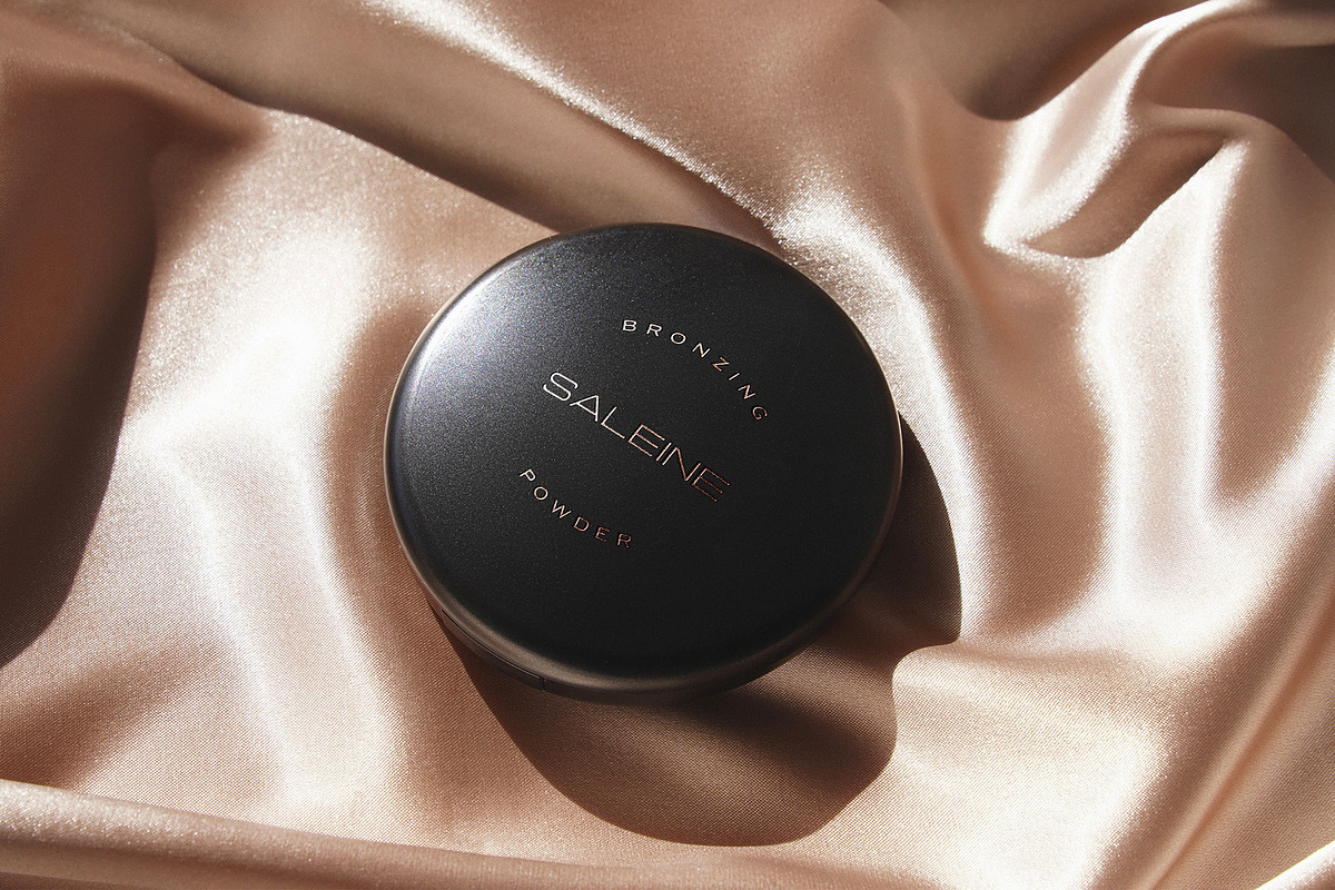 Logo Mockup Bronzing Powder Make Up, a Product Mockup by Asylab (Photo 1 of 5)