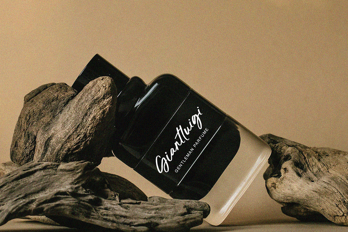 Ventalince - Handwritten Brush Font, a Handwritten Font by Myn Type (Photo 9 of 15)