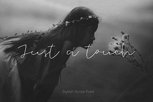 Just a touch || Stylish Script Font