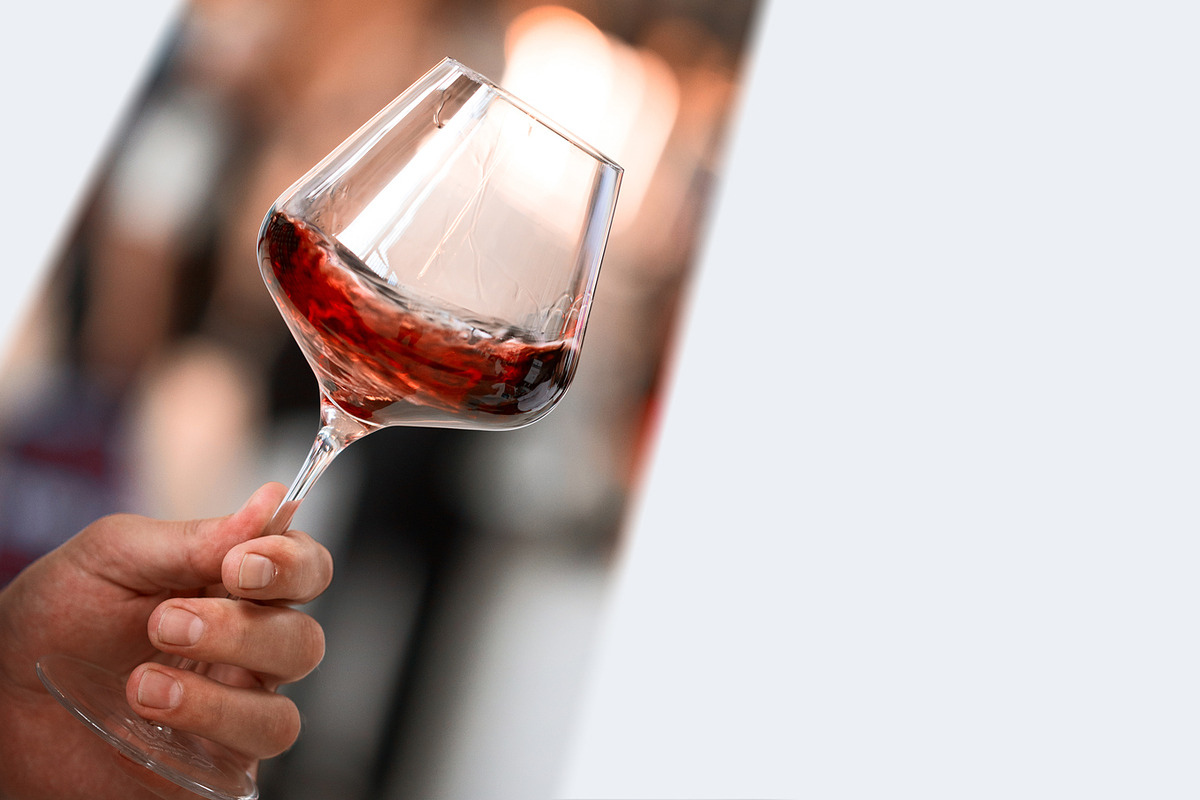 Red Rose and White Wine Covers, a Presentation Template by Fenea Silviu (Photo 2 of 7)