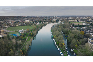 River Thames flowing through, an Architecture Photo by Goinyk