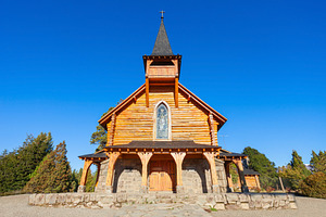Capilla San Eduardo, Bariloche, a Photo by saiko3p