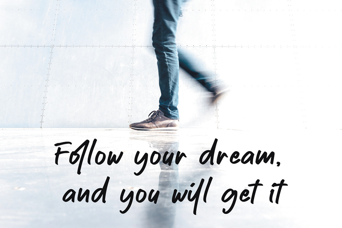 Larheen, a Handwritten Font by Suza Studio (Photo 5 of 12)