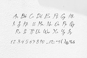Veronica Hamish Signature Handwritte, a Handwritten Font by UICreative (Thumbnail 5 of 5)