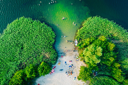 Summer holiday at the green lake.