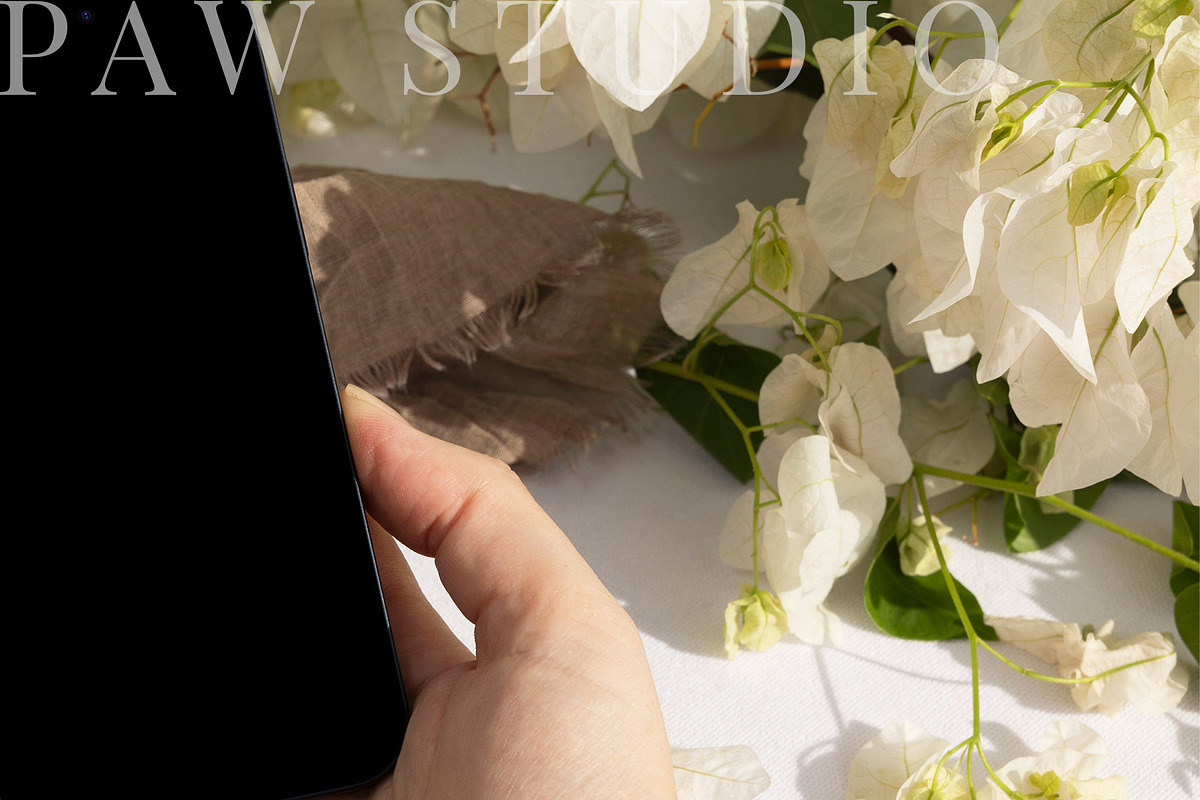 Device Mockup Phone BGF, an iPhone Mockup by PawMockups (Photo 4 of 10)