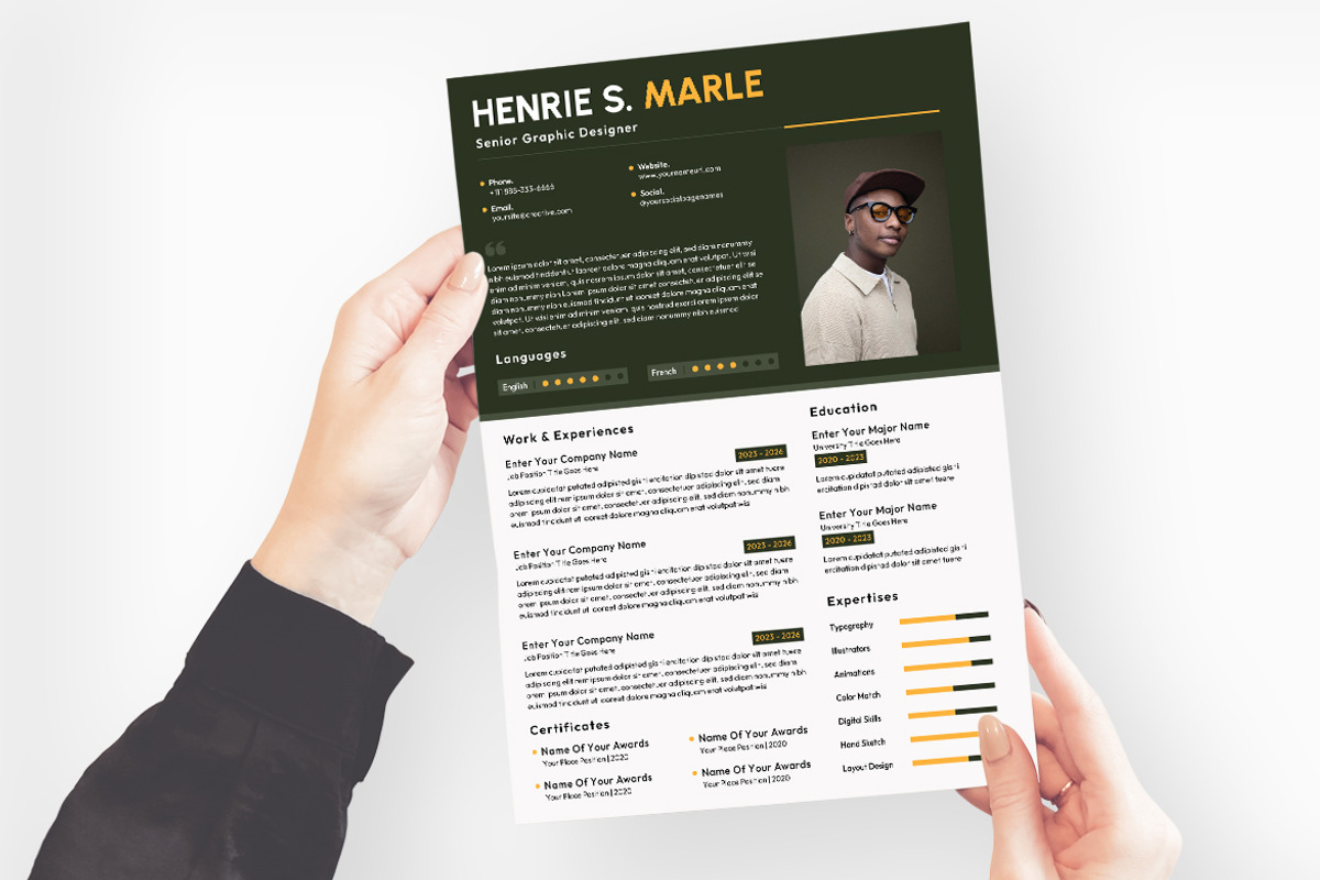 Green Abstract Background Resume, a Resume Template by iDoodle Studio (Photo 3 of 4)