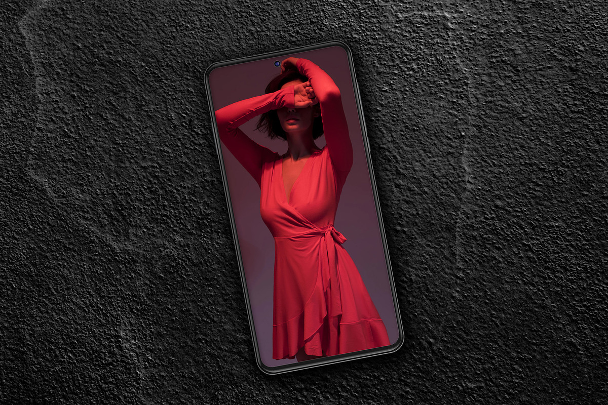 VECTOR 2020 Smartphone Mockup, an iPhone Mockup by Roman Paslavsky (Photo 4 of 6)