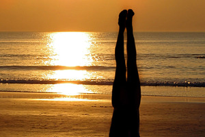 Stand on head, a Photo by saiko3p