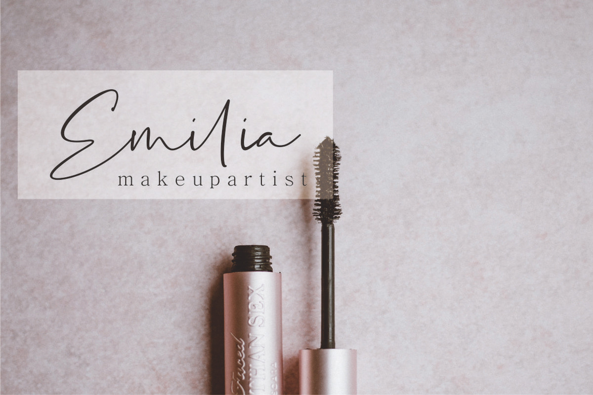 La Paloma - Handwritten Font, a Script Font by Fikryal Studio (Photo 4 of 8)