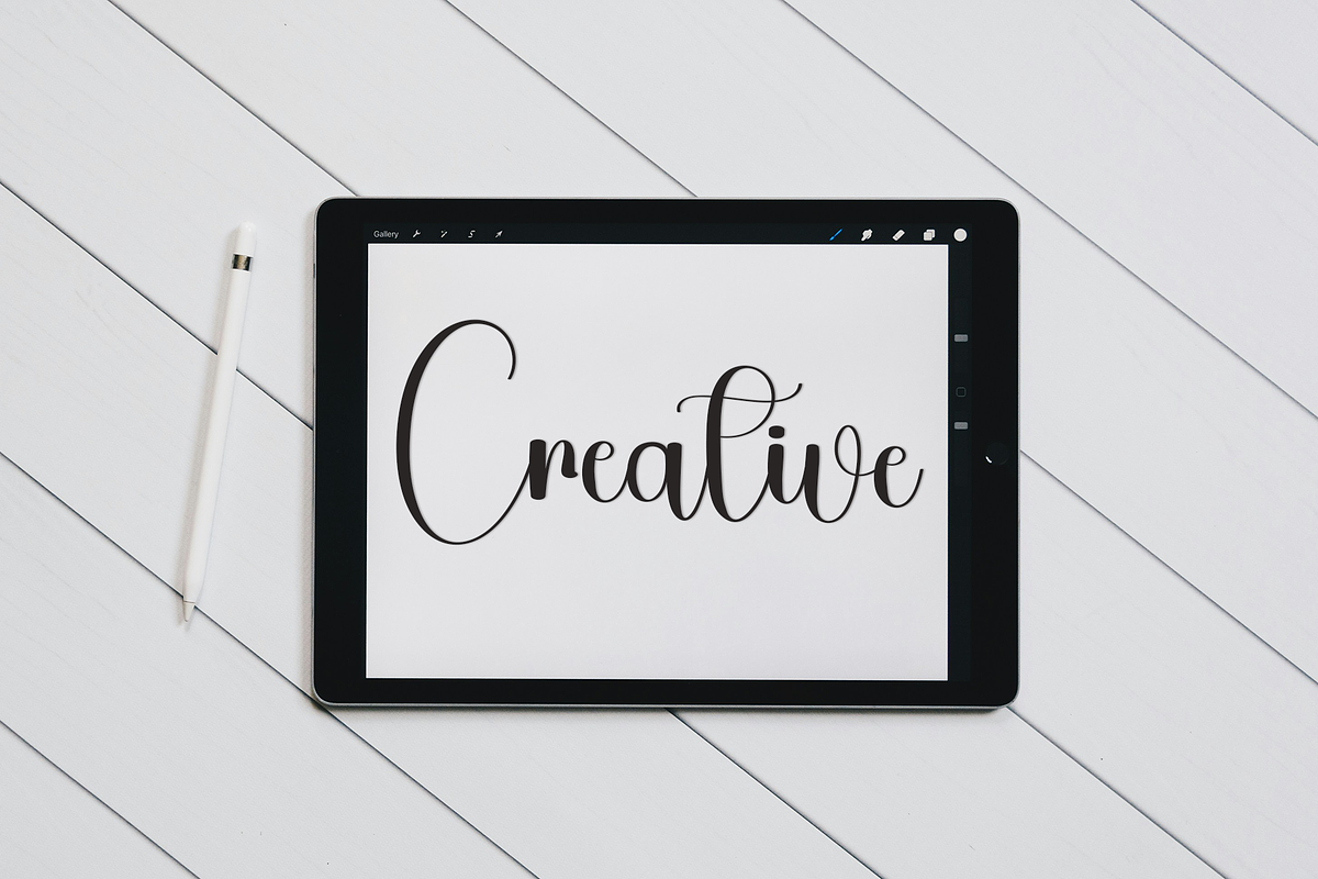Believe Autumn, a Handwritten Font by InermediaSTUDIO (Photo 3 of 8)