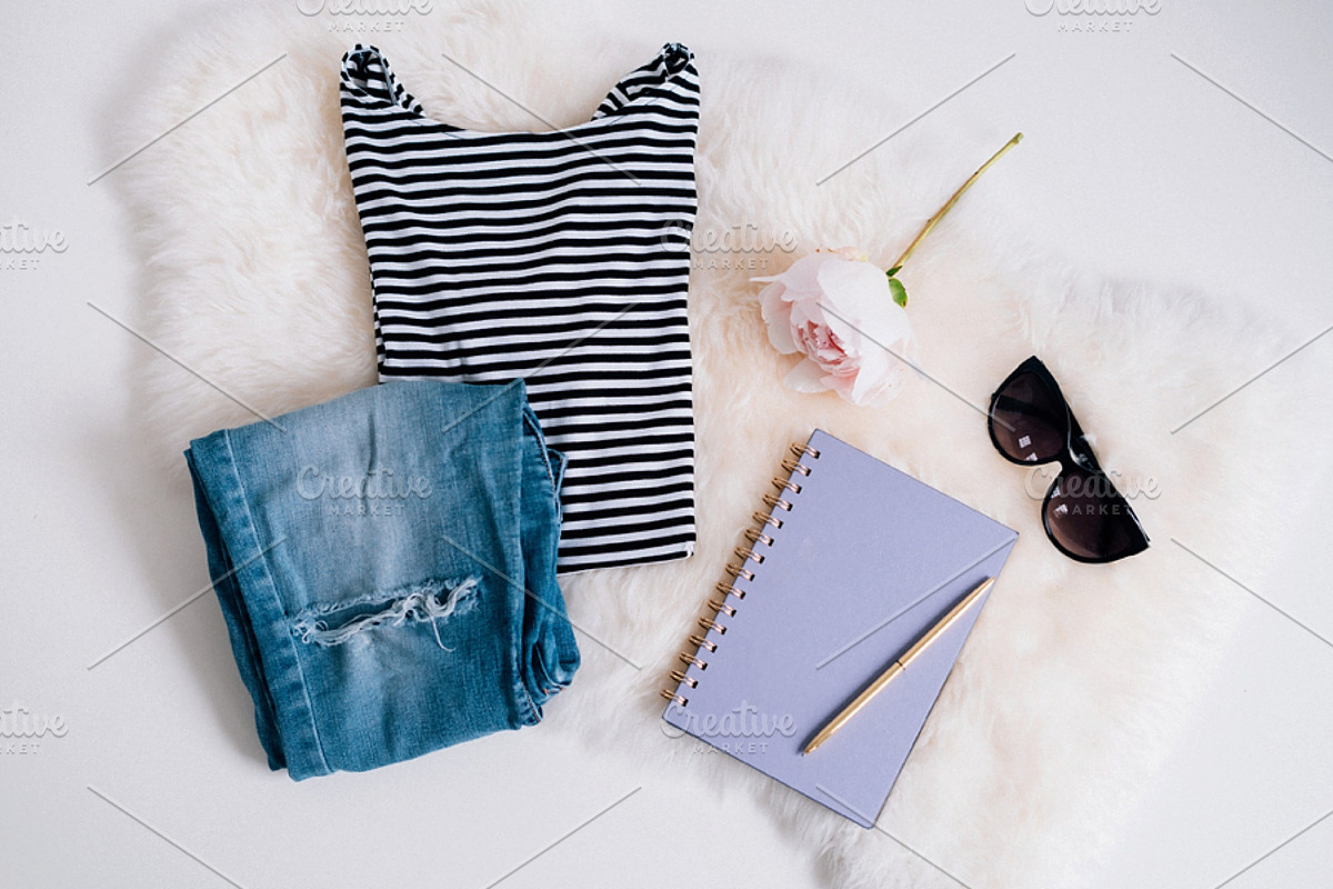 Fashion styled photo bundle | 1 stock photo containing social media and, a Beauty & Fashion Photo by Brand Strategy Co. (Photo 4 of 6)