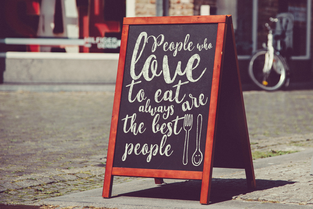 Amore Mio Brush Font preview 3