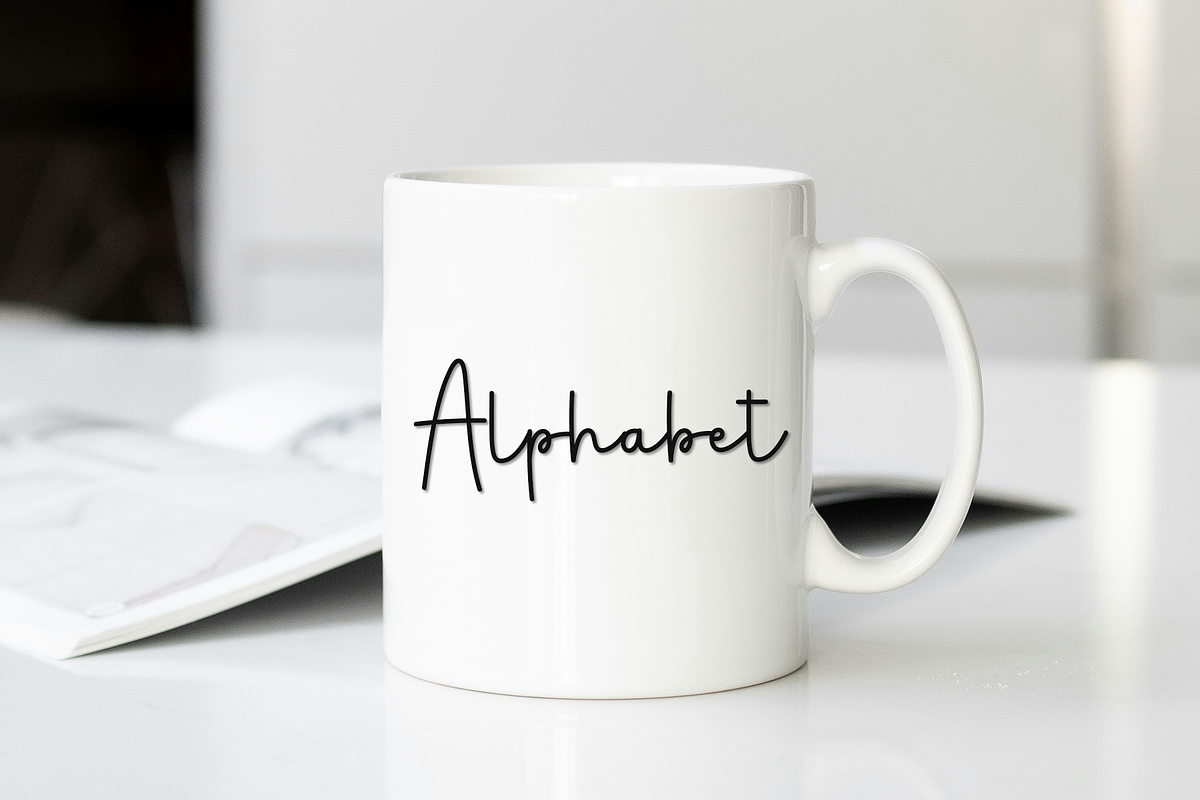 Teacher Spotlight, a Handwritten Font by InermediaSTUDIO (Photo 4 of 8)