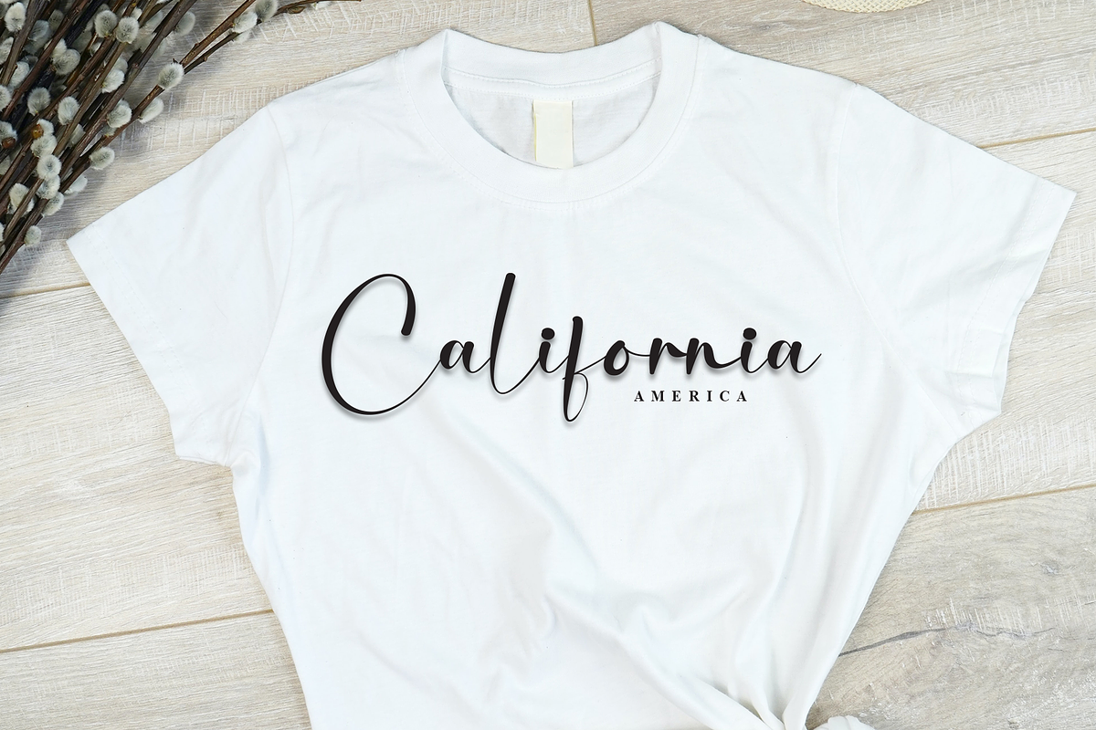 Graphic | Script Font, a Handwritten Font by Scratchones (Photo 4 of 8)