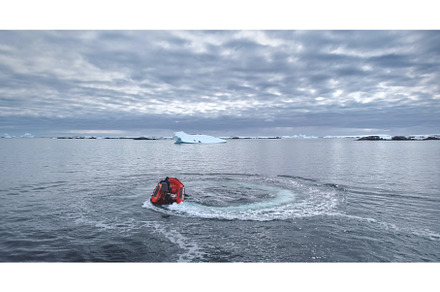 Man riding zodiac boat make circle