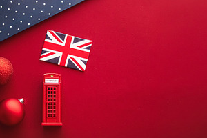 Preparing for Christmas in London, creating a British holiday ambiance with fes, a Photo by Studio ANNA