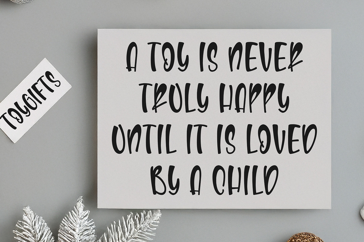 Ciannal Christmas Display Font, a Handwritten Font by Maulana Creative (Photo 3 of 7)