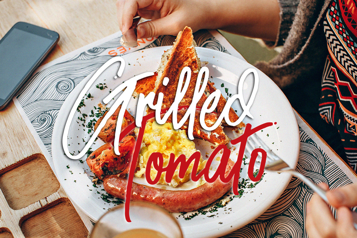 Silver Made Font, a Script Font by Eltypesstudio (Photo 4 of 10)