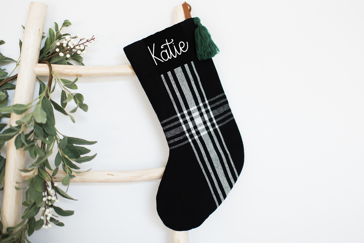 Farmhouse Christmas Script preview 2