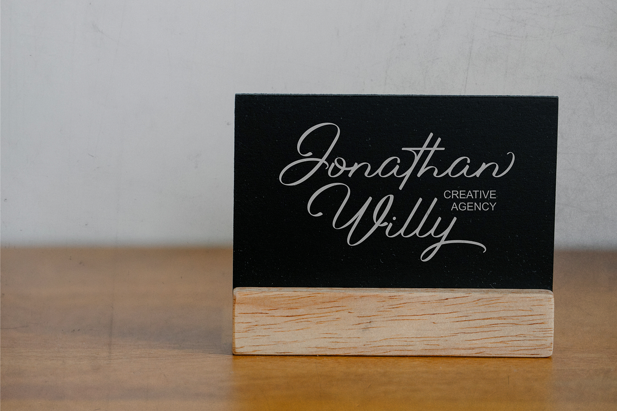 Magerland Handwritten Signature Font, a Script Font by Naufal Labs (Photo 6 of 13)