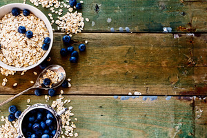 Oat flake and fresh berries
