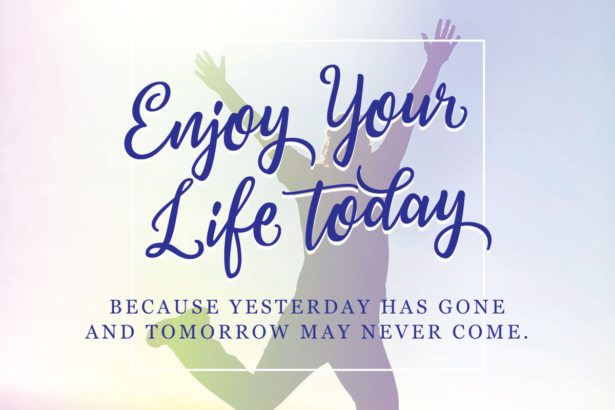Stardust Script Typeface, a Script Font by QueenType (Photo 5 of 7)