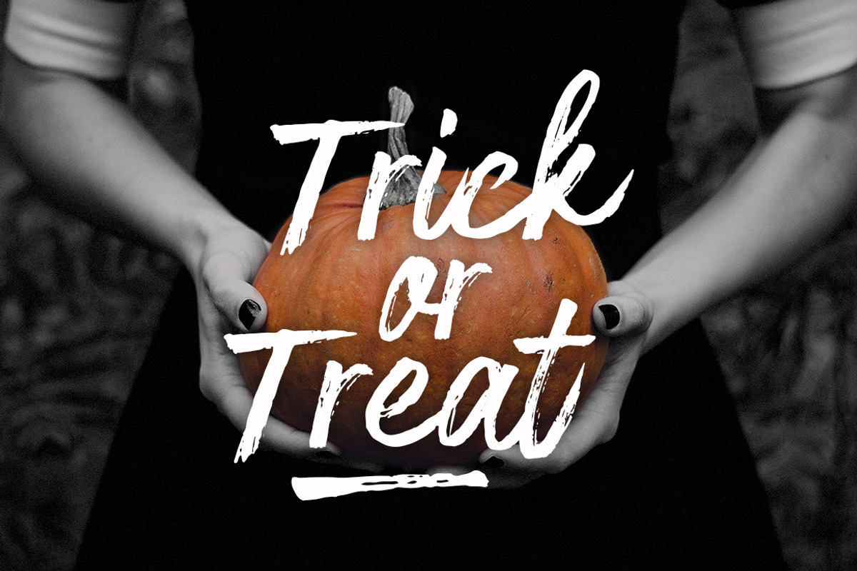 Hallofest - Hand Drawn Typeface Font, a Script Font by PuriCreative (Photo 2 of 10)