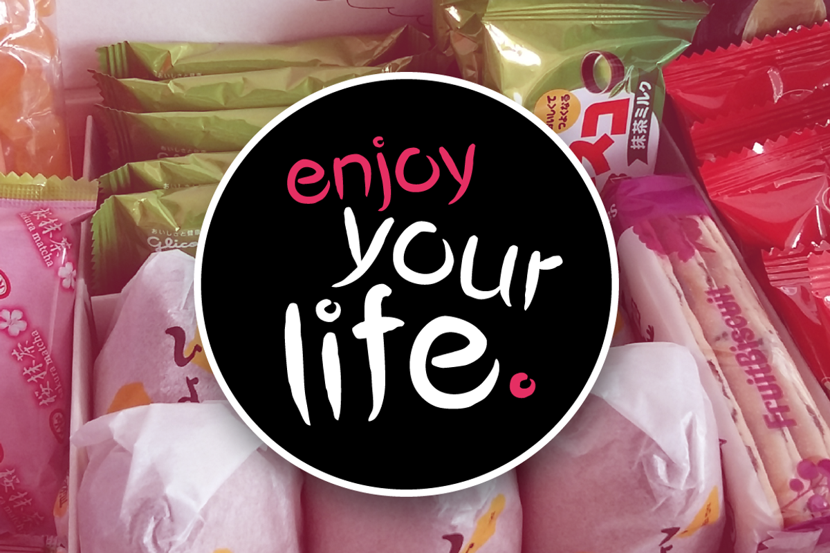 Okashi シ Typeface preview 3