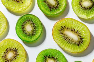 Neatly arranged kiwi slices, a Photo by Beautiful things