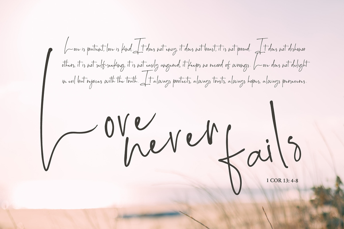 La Pequena Signature Font preview 4