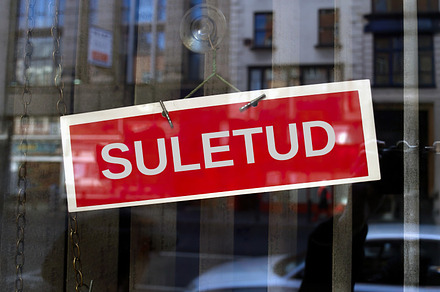 closed sign in Estonian