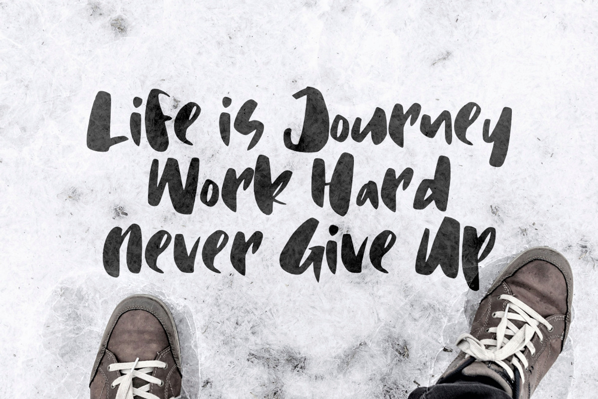 Hawkey Brush Font preview 3