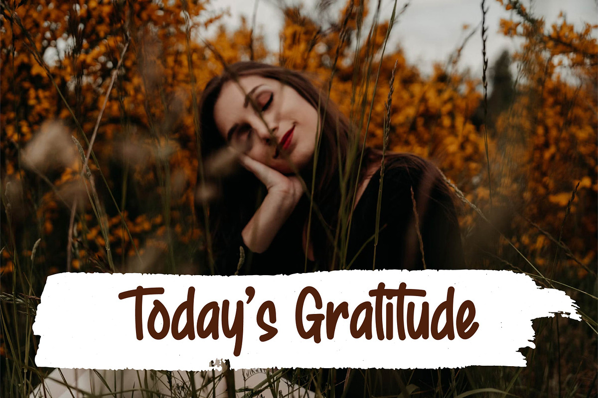 Hearthand - Casual Handwritten Font, a Font by Gumrega Studio (Photo 6 of 7)
