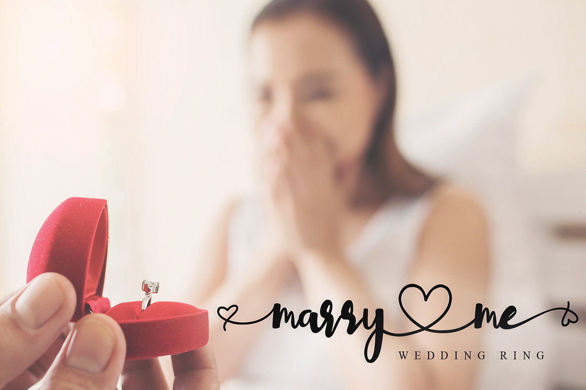 Love Lovely, a Script Font by Letterara (Photo 5 of 9)