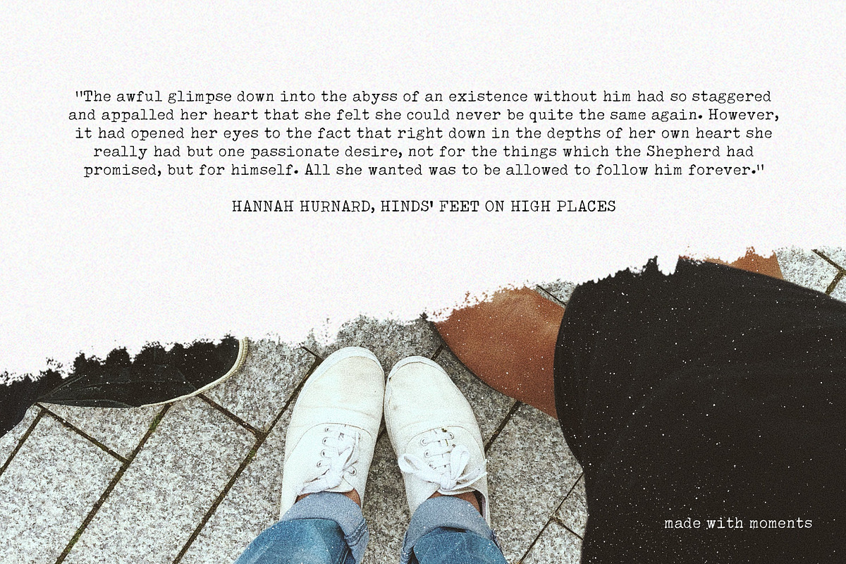 Moments | Typewriter Font preview 3