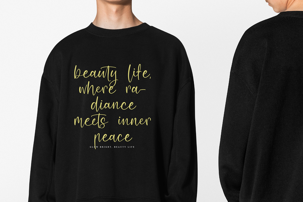 Musikalist, a Script Font by operatype.co (Photo 5 of 13)