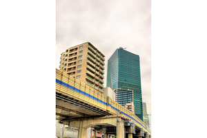 Elevated road in Tokyo city centre, an Architecture Photo by Leonid Andronov