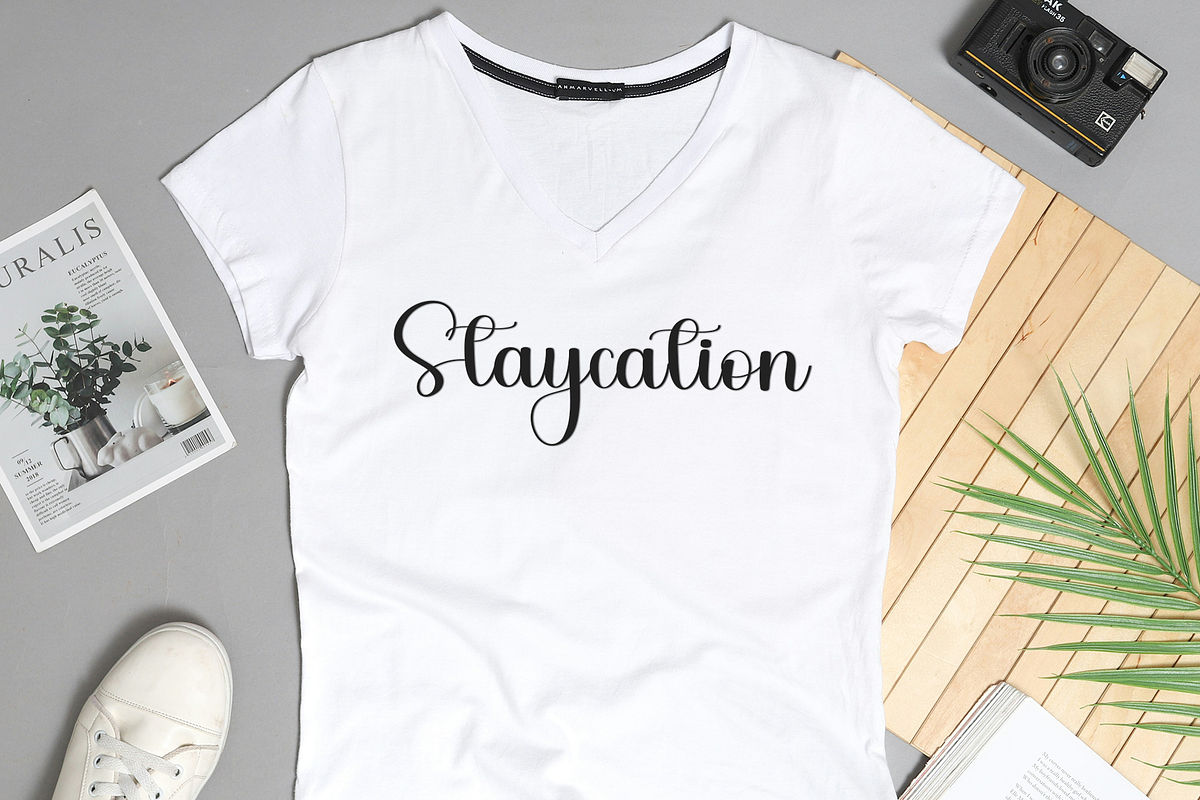 Crystal Christmas, a Handwritten Font by InermediaSTUDIO (Photo 2 of 8)