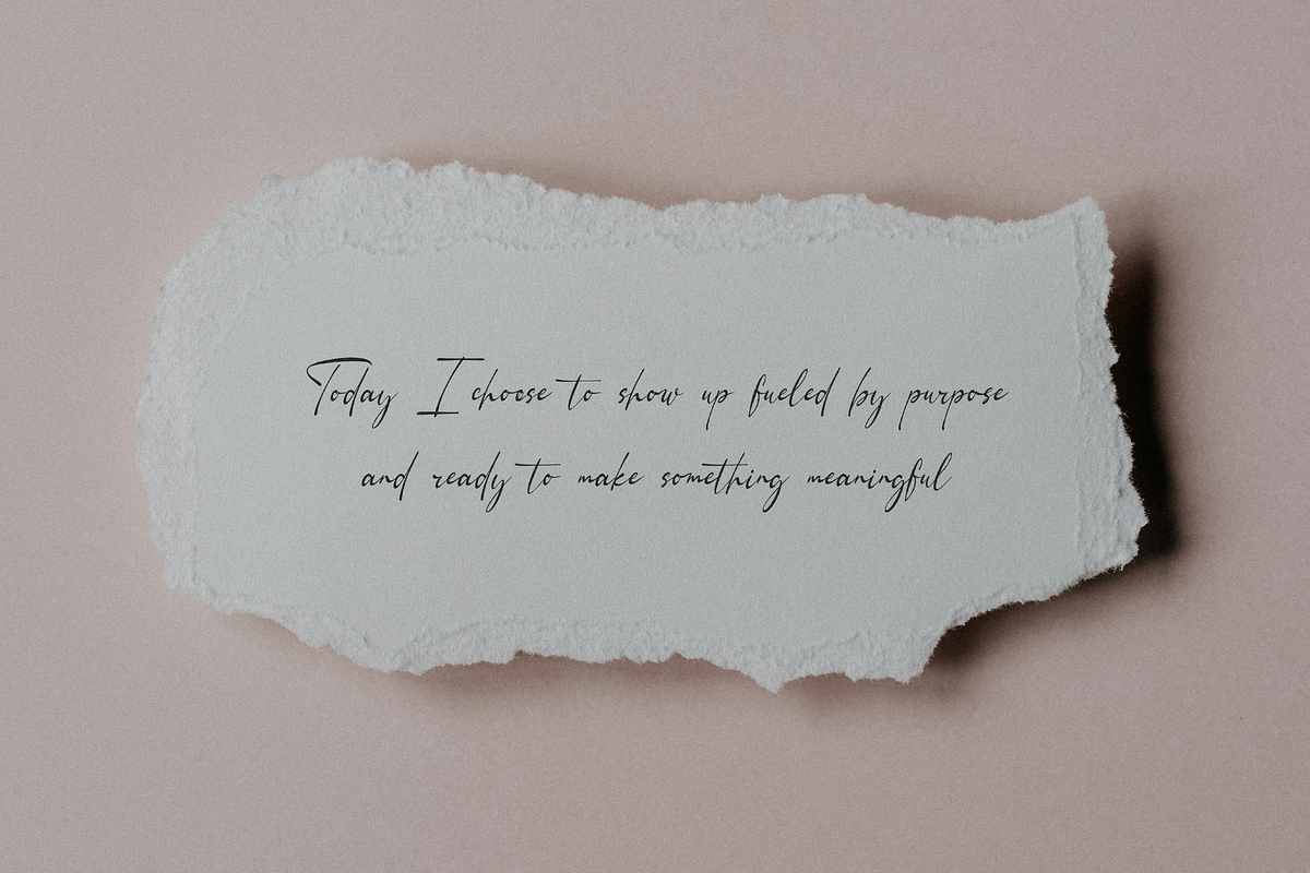 Chaerty Mellorind Handwritten Script, a Script Font by gracetype_studio (Photo 9 of 12)
