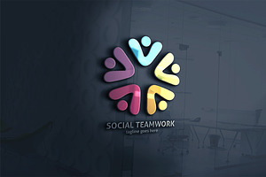 Social Teamwork Logo