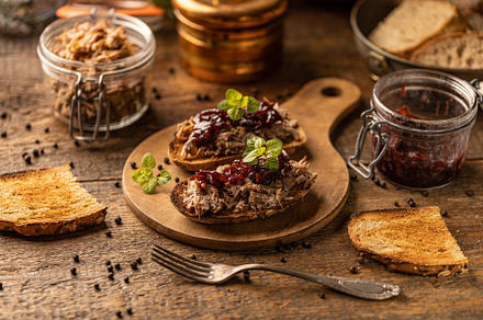 Pulled duck with caramelized onion, a Background Photo by Grafvision photography