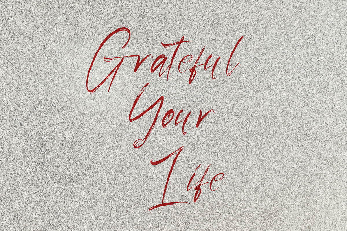 Matthias - Brush Script Font preview 6