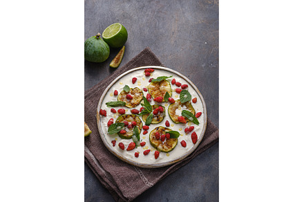 Stracciatella with figs, baked in