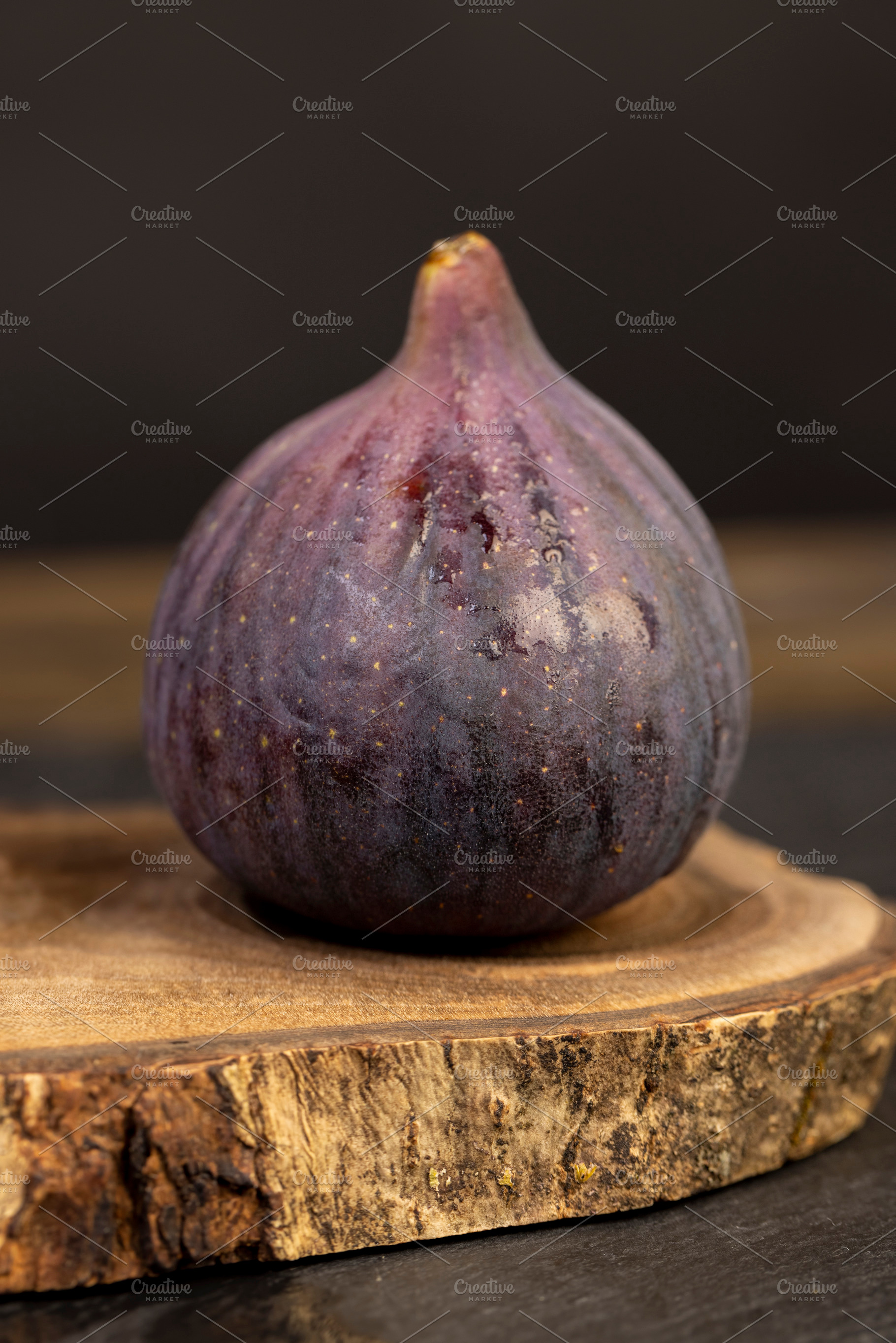 sweet fig fruits are used to make desserts, a Photo by rsoollAI