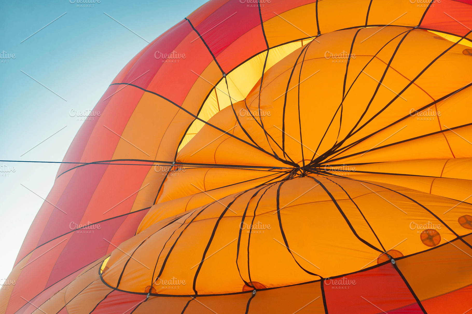 inflating hot air balloon closeup de, a Photo by Olgait