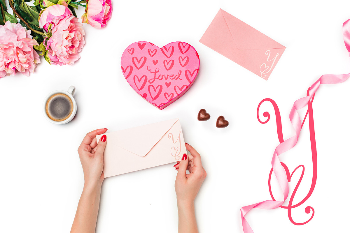 Hand Lettered Heart Monogram Font preview 4