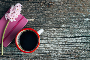 Coffee cup with notebook and hyacint